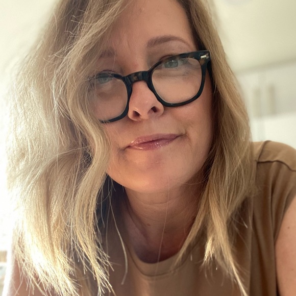 Meet your Posher, Amber - Picture 2 of 2